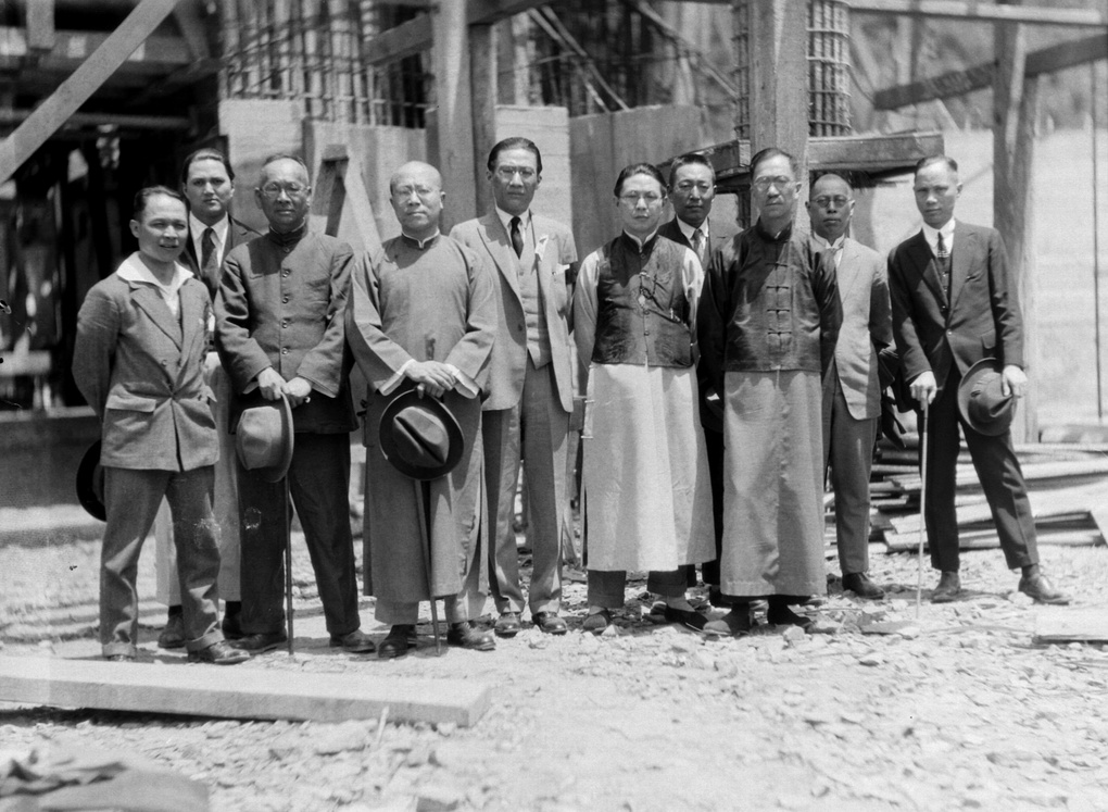 【JPG清晰版】吴朝枢、宋子文、孙科、王宠惠等人在建筑工地