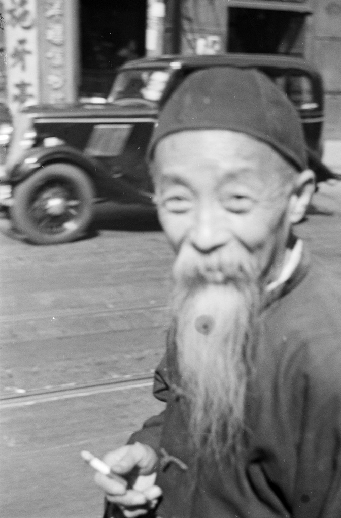 【JPG清晰版】吸烟的老人上海