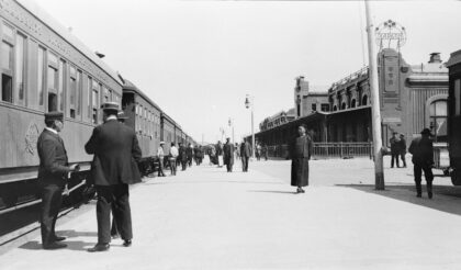 【jpg清晰版】哈尔滨火车站满洲约1912年.jpg