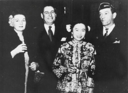 【jpg清晰版】四个人带着饮料.jpg