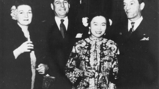 【jpg清晰版】四个人带着饮料.jpg