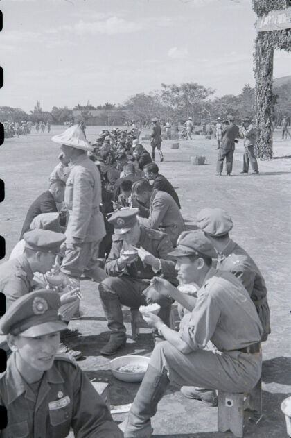 【jpg清晰版】国家陆军官兵用餐.jpg