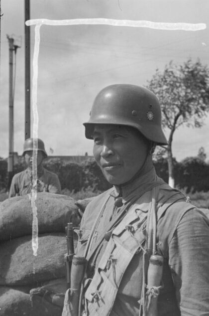【jpg清晰版】国民党士兵上海.jpg