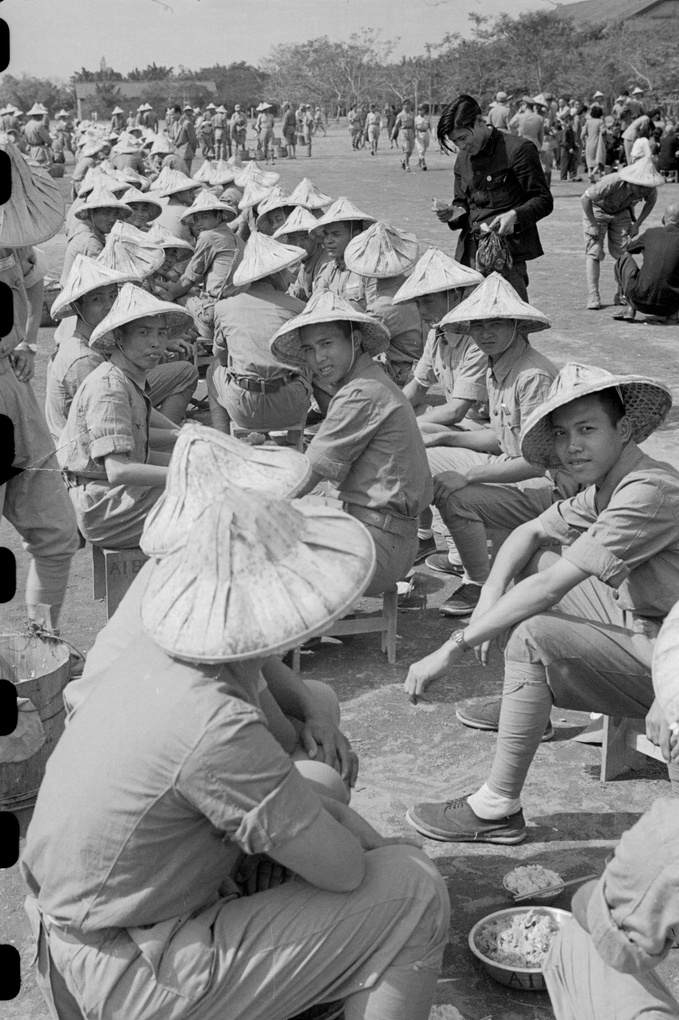 【JPG清晰版】国民军士兵用餐