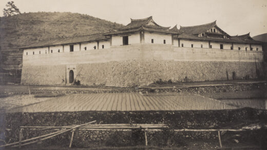 【jpg清晰版】土楼（防御性集体住宅）和田野乐居.jpg