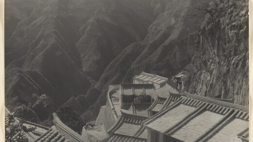 【jpg清晰版】圣米之堂寺院屋顶与山景.jpg