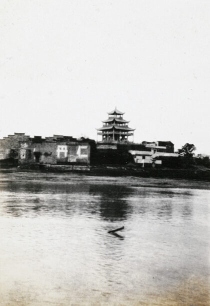 【jpg清晰版】城市中的一座寺庙.jpg