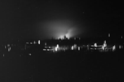 【jpg清晰版】夜晚的上海火光映照.jpg