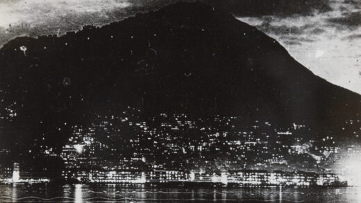 【jpg清晰版】夜晚香港港湾眺望太平山顶的景色.jpg