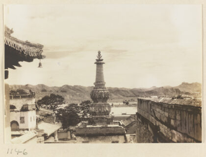 【jpg清晰版】大佛寺吕塔屋顶上的小乘风格塔细节.jpg