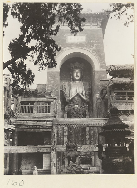【JPG清晰版】大佛寺外立面细节展示一尊巨大的菩萨雕像