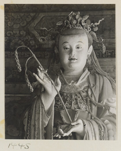 【jpg清晰版】大佛寺手持谷物束的神像头部和手部细节.jpg