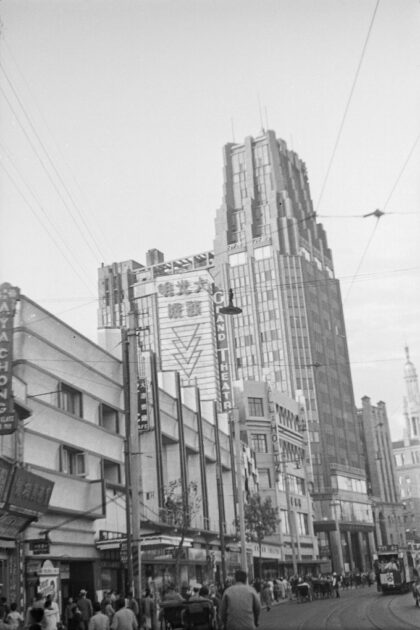 【jpg清晰版】大光明戏院与静安寺路派克饭店上海.jpg