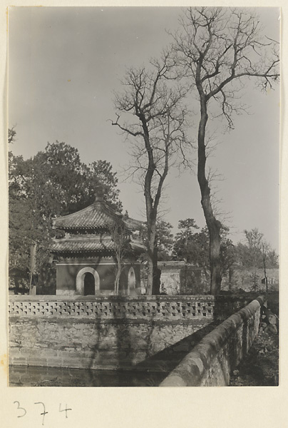 【jpg清晰版】大觉寺小亭子展示双层檐屋顶.jpg