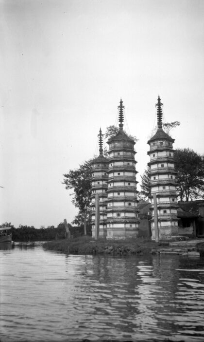 【jpg清晰版】大运河畔嘉兴三塔.jpg