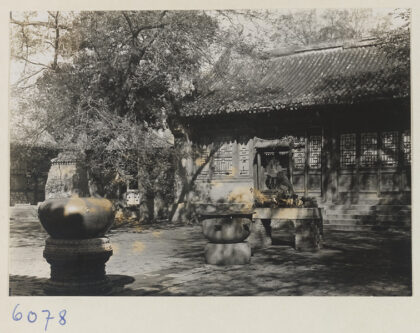 【jpg清晰版】大钟寺立面细节及庭院展示金属缸和如意形石磬.jpg