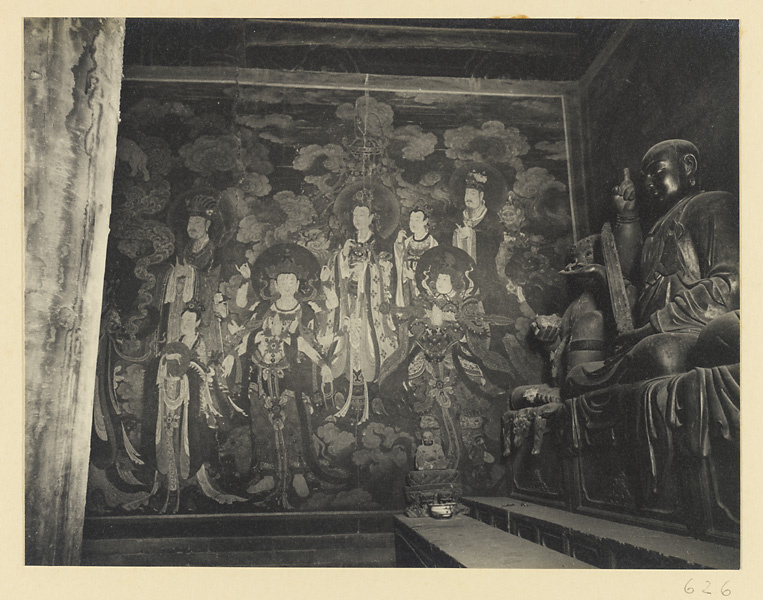 【JPG清晰版】大雄宝殿角落展示罗汉和明代壁画右侧部分展示菩萨及侍从