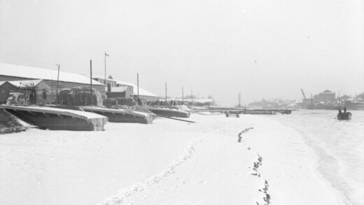 【jpg清晰版】天津河畔的雪何东.jpg