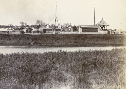 【jpg清晰版】天津附近海光寺军械所遗址可见大钟.jpg