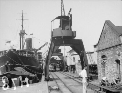 【jpg清晰版】太古糖厂码头香港1940年.jpg