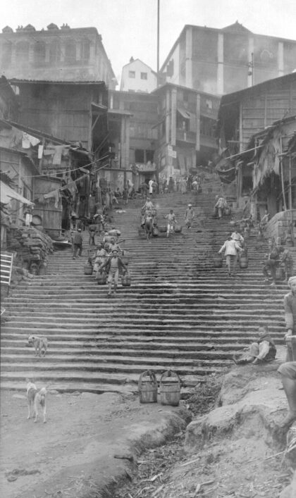 【jpg清晰版】太平门、重庆的水贩与台阶.jpg