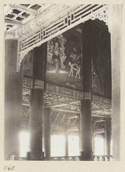 【jpg清晰版】夷里庙普度殿内景展示壁画与立柱.jpg