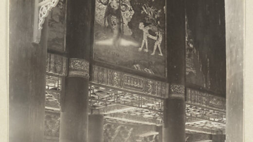 【jpg清晰版】夷里庙普度殿内景展示壁画与立柱.jpg