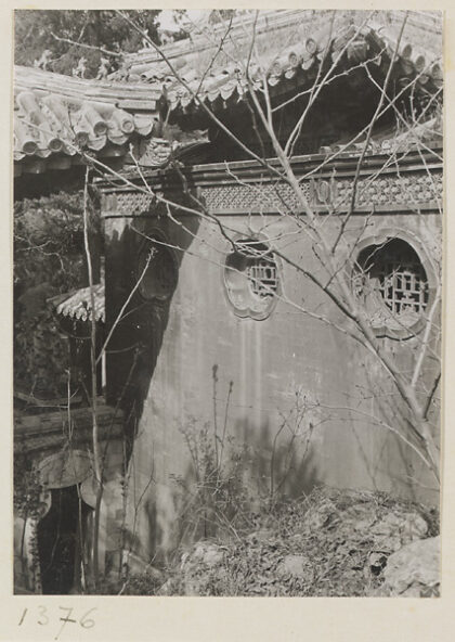 【jpg清晰版】如亭细节显示带有装饰形状的格子窗.jpg