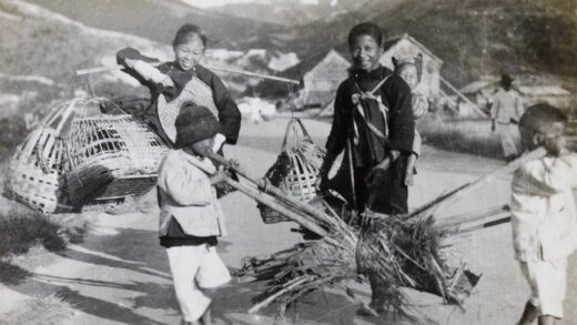 【jpg清晰版】妇女和儿童去市场香港.jpg