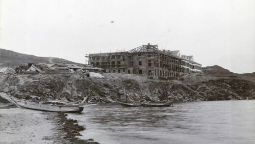 【jpg清晰版】威海卫皇后饭店建设中约1901年.jpg