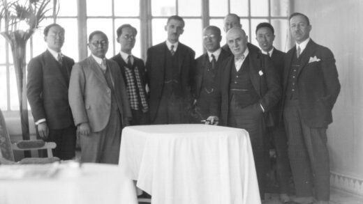 【jpg清晰版】孙科、胡汉民、穆罕默德·埃尼斯·阿卡根、伍朝枢土耳其.jpg
