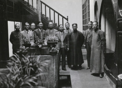 【jpg清晰版】孙科一行在前往成都途中1940年.jpg