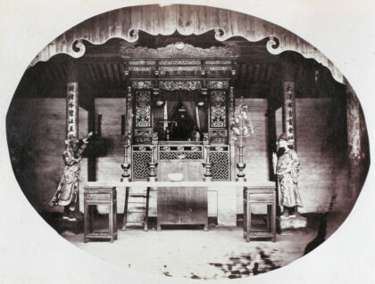 【jpg清晰版】宁波南门附近寺庙里的一座神龛.jpg