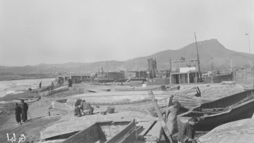【jpg清晰版】安东船坞中的拖船永陵和驳船.jpg