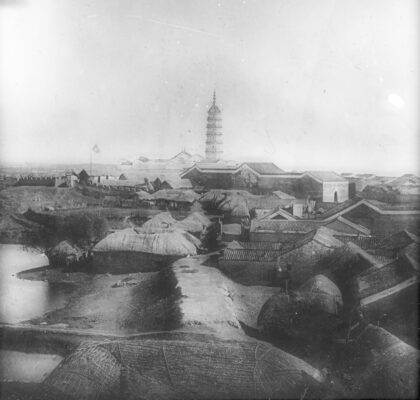 【jpg清晰版】安庆的茅草建筑、城墙、迎江寺和振风塔.jpg
