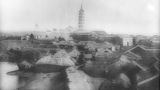 【jpg清晰版】安庆的茅草建筑、城墙、迎江寺和振风塔.jpg
