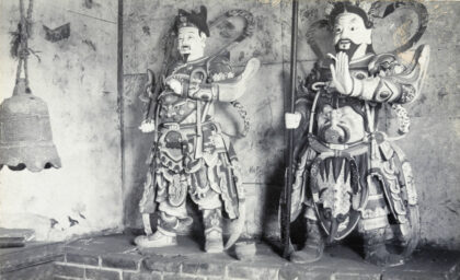 【jpg清晰版】寺庙守护神（神社雕像）与钟.jpg