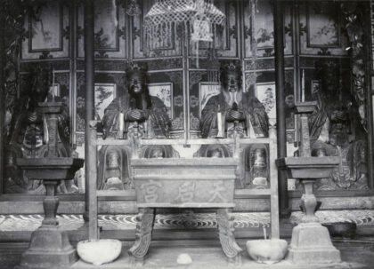 【jpg清晰版】寺庙里的神龛.jpg