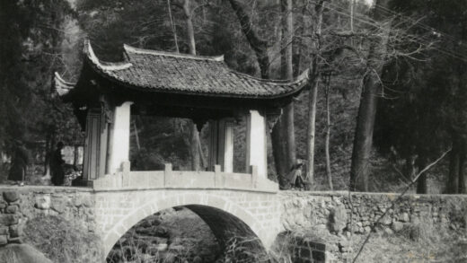 【jpg清晰版】小溪上的装饰桥.jpg