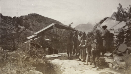 【jpg清晰版】山东泰山登山途中的团队.jpg