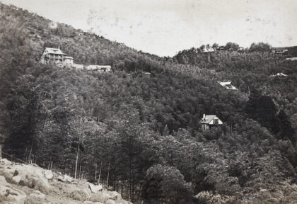 【jpg清晰版】山坡上的避暑别墅莫干山.jpg