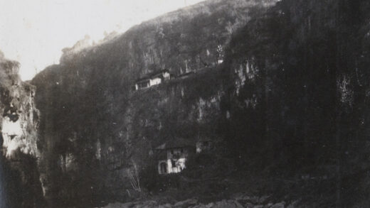【jpg清晰版】峡谷中的建筑.jpg