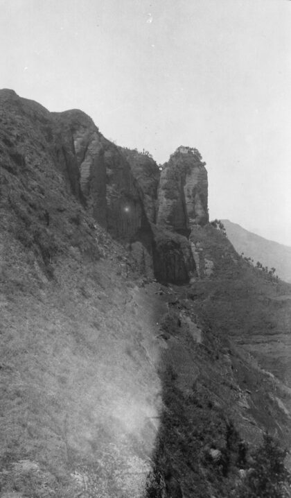 【jpg清晰版】峰顶寺庙宜昌.jpg