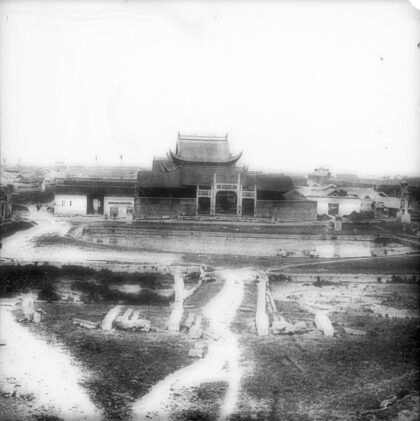 【jpg清晰版】庙、牌楼、池塘与城墙南京.jpg
