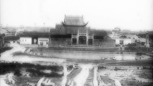 【jpg清晰版】庙、牌楼、池塘与城墙南京.jpg