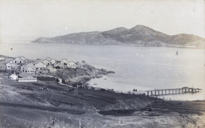 【jpg清晰版】建筑物、码头与岛屿威海卫.jpg