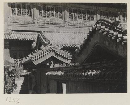 【jpg清晰版】建筑细节显示带有装饰的屋顶山墙.jpg