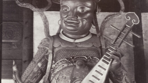 【jpg清晰版】弹奏中国琵琶的神社人物.jpg