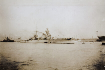 【jpg清晰版】意大利巡洋舰特伦托号上海黄浦江1932年.jpg