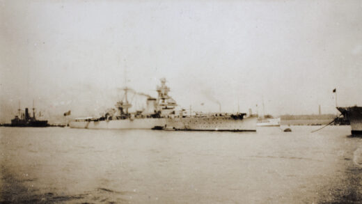 【jpg清晰版】意大利巡洋舰特伦托号上海黄浦江1932年.jpg